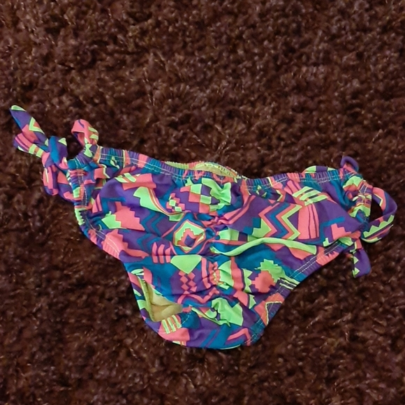 Bikini - Picture 2 of 2